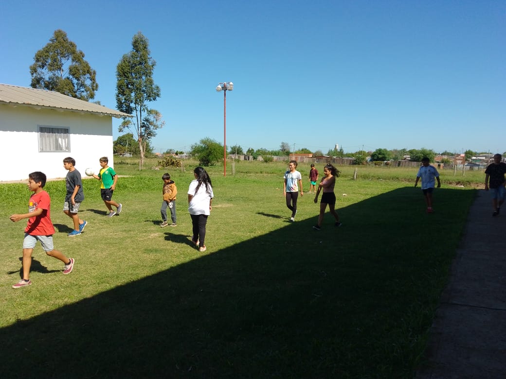 Actividad con niños y jóvenes en Barrio Esperanza